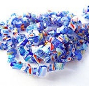 Glazen Millefiori mini chips, 4x4-8x4mm, blauw. Verkocht per snoer van 80cm !!