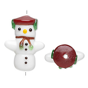 Glazen figuurkraal, sneeuwpop met bordeauxrode muts, ca. 20x12mm. Verkocht per stuk