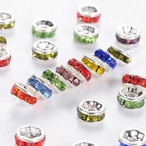 Rhinestone spacer beads, zilver met multi kleur chatons, 5x2,5mm. Verkocht per 100 stuks !!
