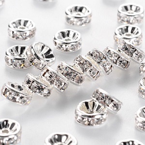 Rhinestone spacer beads, zilver met heldere chatons, 4x2mm. Verkocht per 100 stuks !