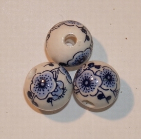 Porcelein, ronde kralen, 16mm, fancy bloemen wit/blauw